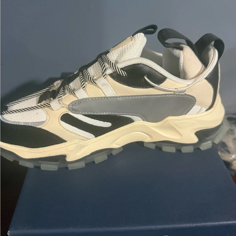 Men's Black and Cream Sneakers - Picture 3 of 6